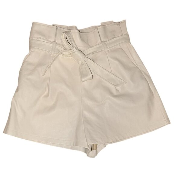 White high-waisted shorts with belt - Picture 1 of 2